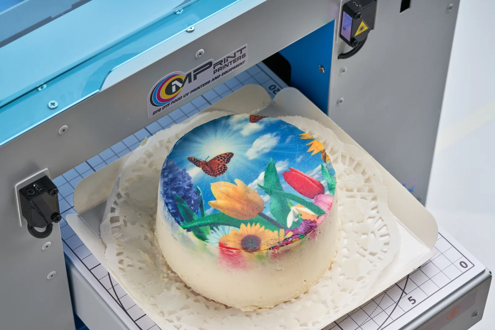 Printing on cakes, mousse desserts and mirror glaze using a food printer